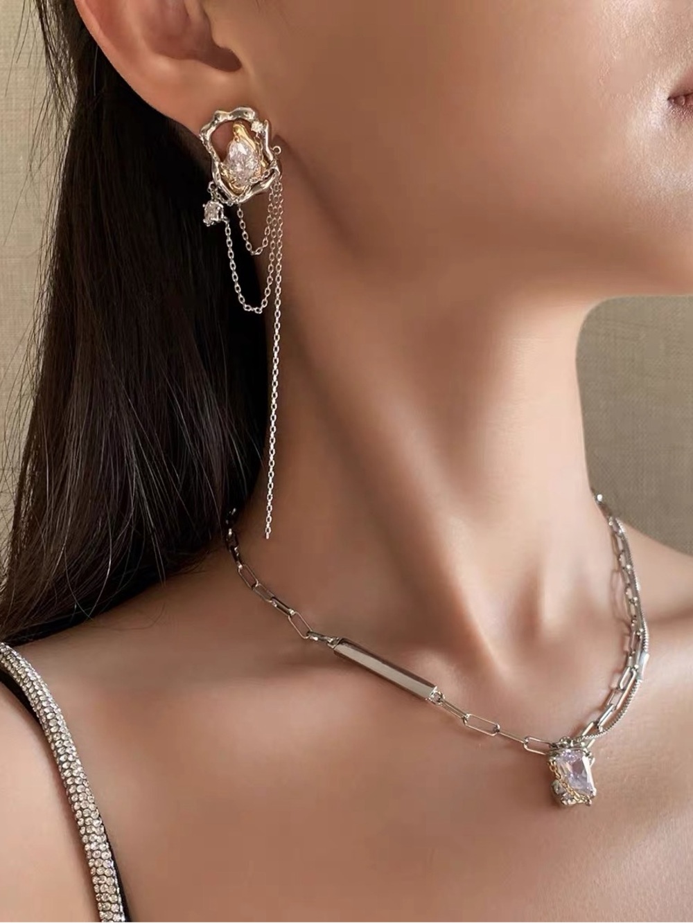 Videmus Omnia Glass Tears Drop Earrings